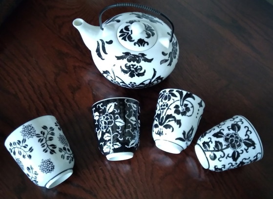 Image 1 of Juego de té blanco y negro, estilo asiático, porcelana.