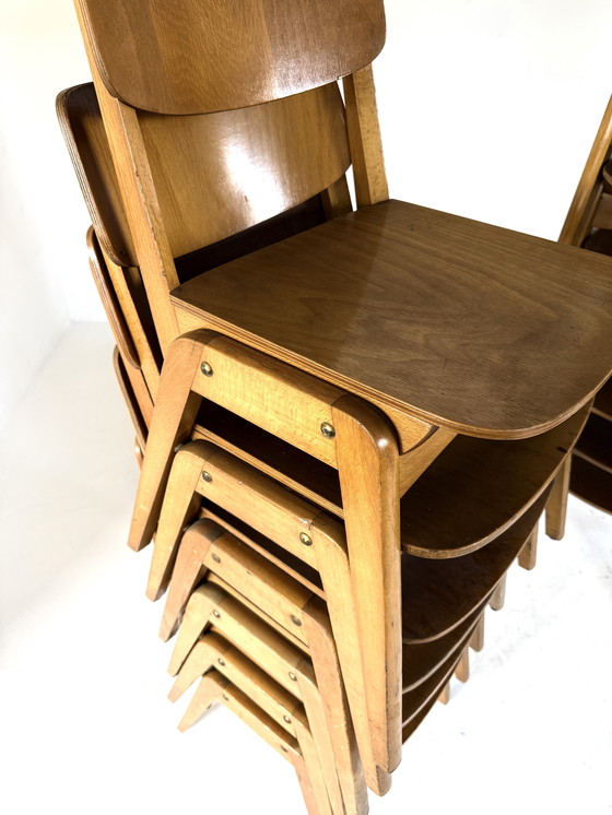 Image 1 of Lotto di 19 sedie impilabili vintage in compensato degli anni '60