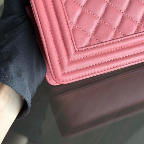 Image 1 of Chanel Boy Small – 20 cm, gestepptes Kalbsleder, roségoldene Beschläge, Serie 28