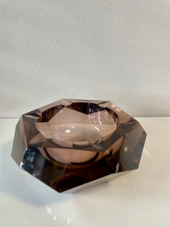 Image 1 of Bernsteinfarbener Facettierter Aschenbecher aus Muranoglas