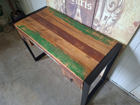 Image 1 of Bunter Schreibtisch aus Altholz, Maße 110 x 50 cm und 78 cm hoch.
