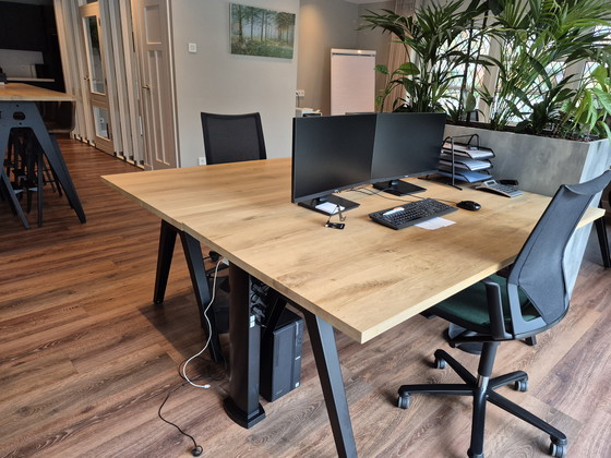 Image 1 of Complete kantoorinrichting met 6 werkplekken inclusief plantenbakken met planten
