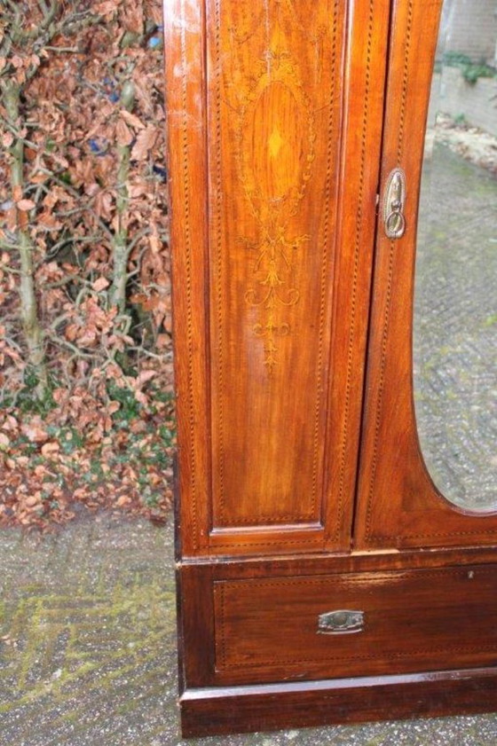 Image 1 of Armadio vintage in legno (anni 30-40) armadio per ragazze