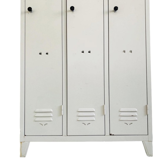 Image 1 of Armoire à casiers vintage gris industriel