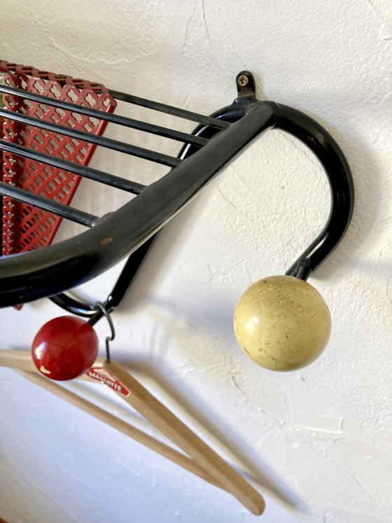 Image 1 of Wandkapstok, jaren 1950, toegeschreven aan Mathieu Matégot