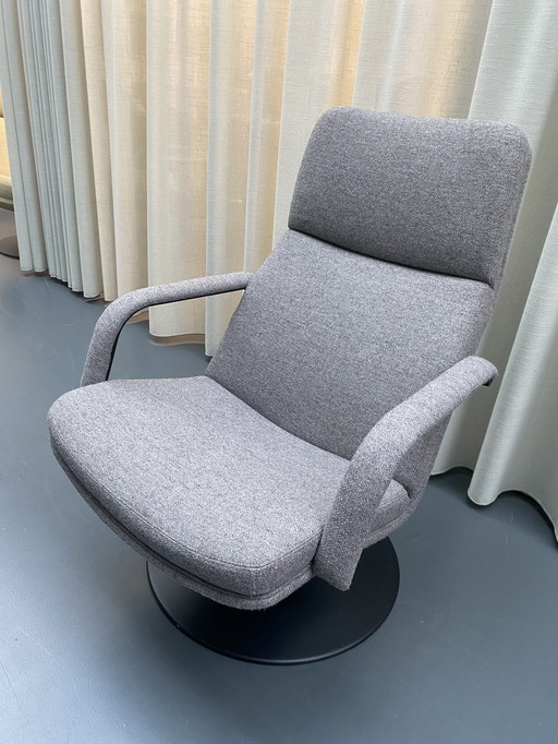 Artifort F156 Armchair