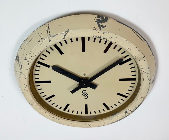 Horloge murale industrielle beige de Siemens, années 1950 – Pendules, Glass, Iron (photo 6 of 16)