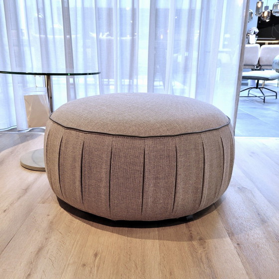 Image 1 of Pouf Leolux Capri
