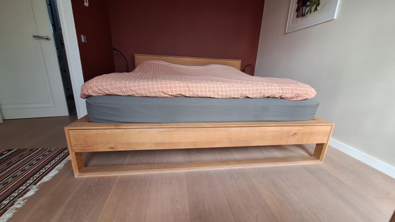 Massief eikenhouten design tweepersoonsbedframe, in perfecte staat. – interio, Tweepersoonsbedden, Wood (photo 2 of 5)