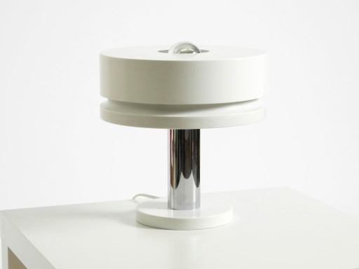 Sehr seltene weiße Space Age Metall Tischlampe von Kaiser Leuchten aus den 1960er Jahren, in sehr gutem Originalzustand