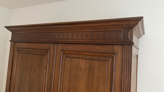 Image 1 of Magnifique armoire antique élégante avec beaucoup d'espace de rangement et 3 tiroirs