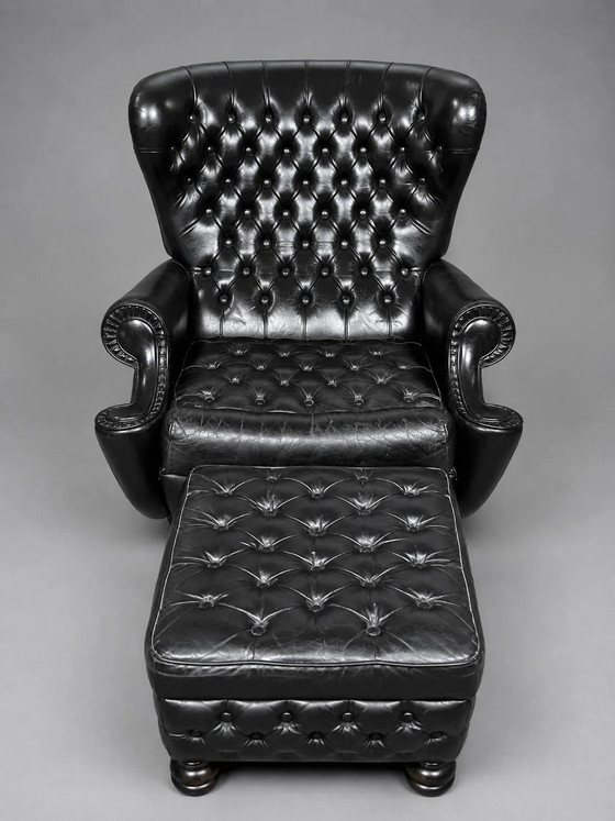 Poltrona e poggiapiedi Chesterfield. In pelle. – Poltrone, Leather (photo 6 of 6)