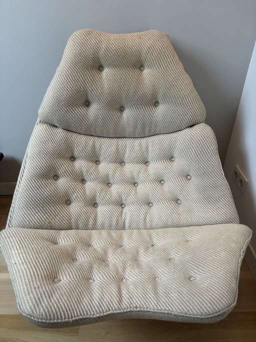 Artifort f510 armchair