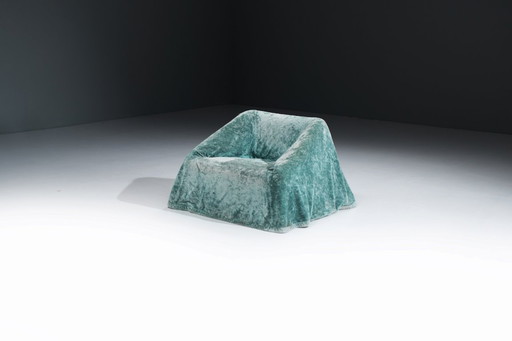 Splendida poltrona lounge Mantilla disegnata da Kazuhide Takahama per Simon Gavina Italy.