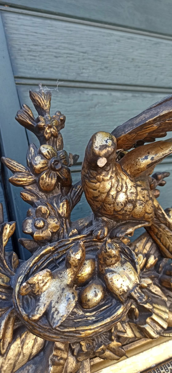 Image 1 of Grand miroir ancien à cadre doré et couronne