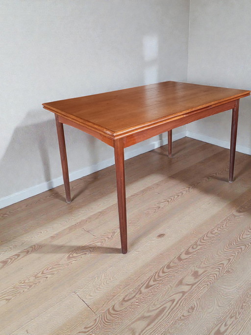 Vintage extendable dining table