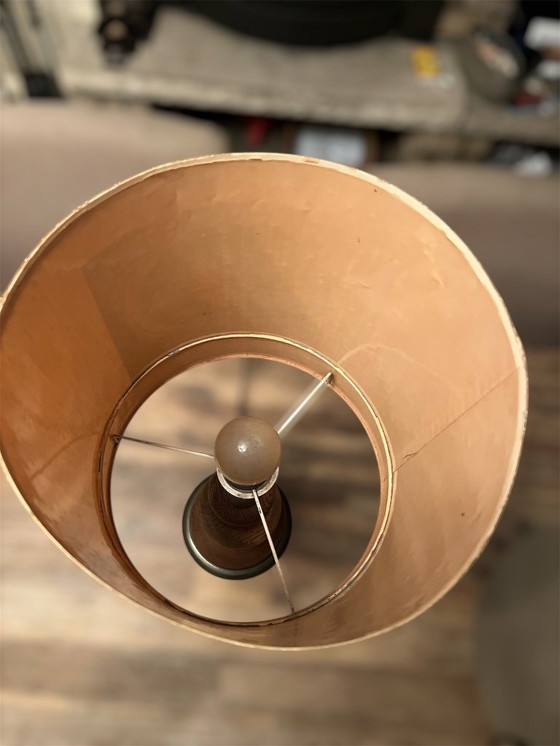 Image 1 of Beautiful vintage table lamp with a motif. Made of wood and metal. Height: 59 cm. Lampshade diameter: 30 cm.