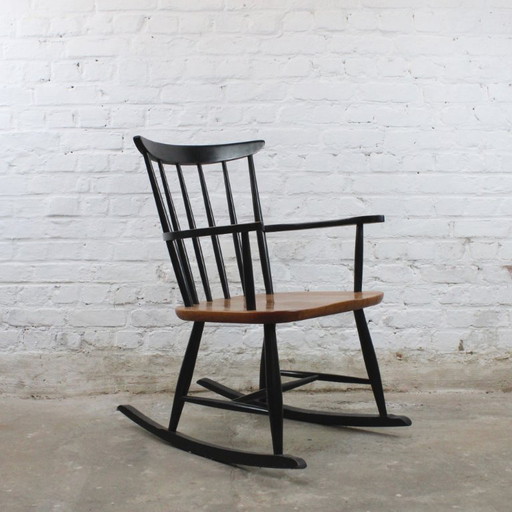 Sedia a dondolo vintage in stile scandinavo