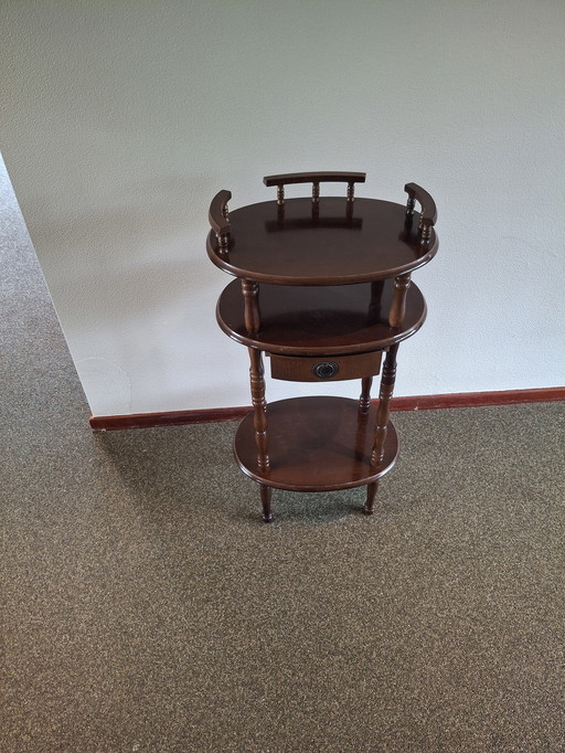 Table d'appoint vintage avec trois étagères et un tiroir, style Bombay