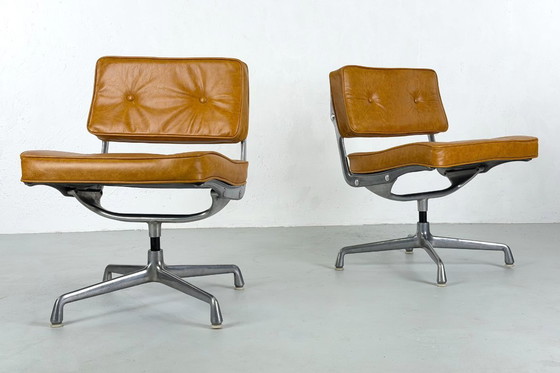 Image 1 of Impresionante par de sillas intermedias ES101 diseñadas por Charles y Ray Eames para Herman Miller en la década de 1960.