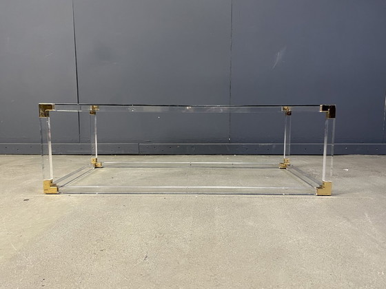 Image 1 of Tavolino da caffè vintage in ottone e lucite nello stile di Charles Hollis Jones, anni '70