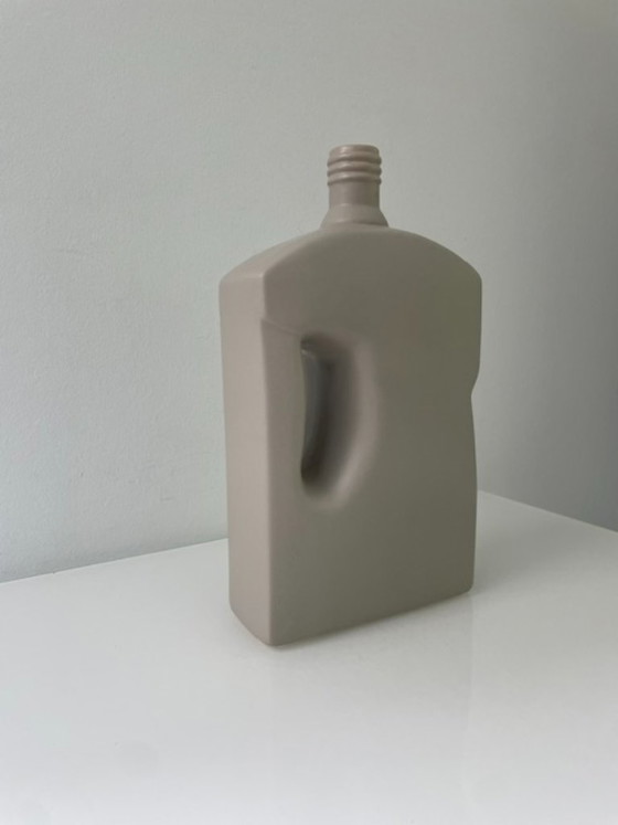 Image 1 of Keramikvase in Form einer Waschmittelflasche