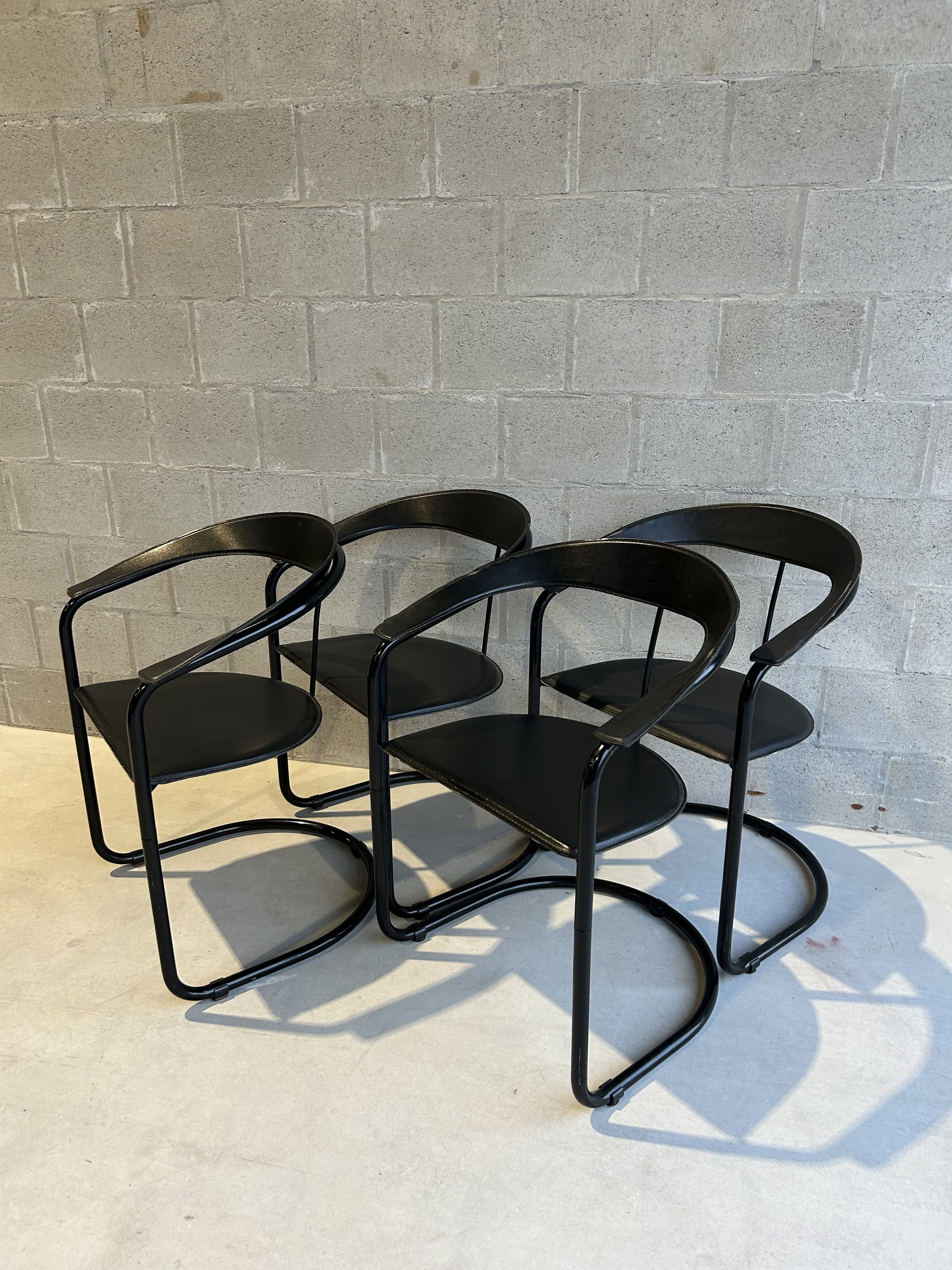 4x Canasta Arrben Italy Vintage | Dining chairs second-hand | Whoppah
