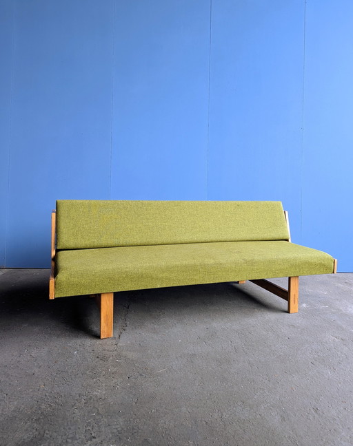 Diván danés vintage Hans Wegner modelo GE-258