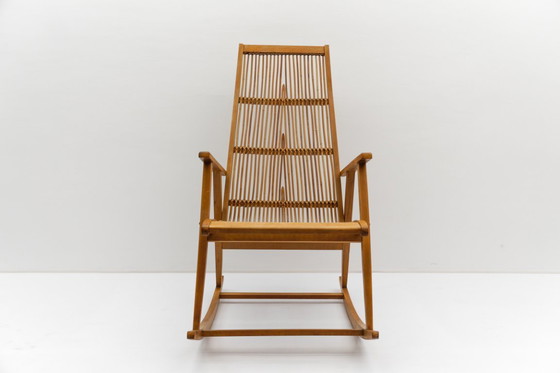 Image 1 of Sedia a dondolo in legno e rattan della Deutsche Werkstätten Hellerau, anni '60