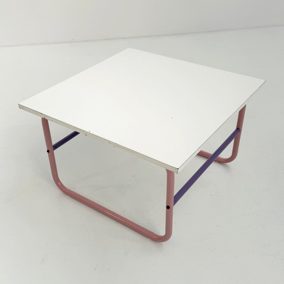 Image 1 of Table basse tubulaire violette et rose, années 1980