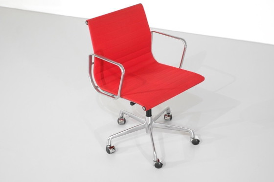 Image 1 of Stoel "EA 117" van Charles Ray Eames voor ICF, Verenigde Staten, 1969.