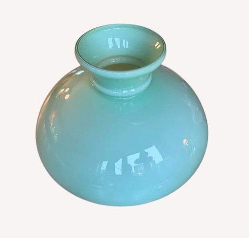 Lampenschirm aus mintgrünem Opalin