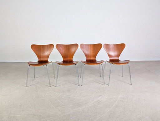 Set van 4 3107 Midcentury stoelen Fritz Hansen Arne Jacobsen Teak