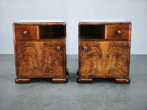 Paire de tables de chevet Art Déco en noyer, Tchécoslovaquie, années 1930