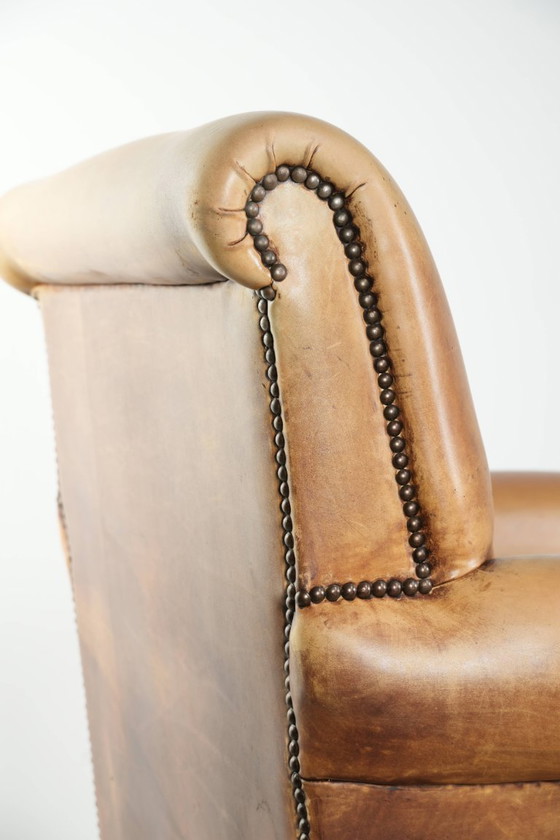 Image 1 of Beautiful and comfortable armchair made of cowhide leather with a characterful and charming English look.