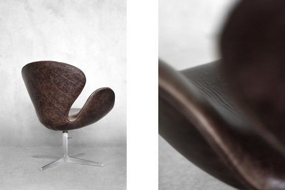 Image 1 of Mid-Century Danish Modern Brown Leather Swan Chair by Arne Jacobsen for Fritz Hansen, 1958
