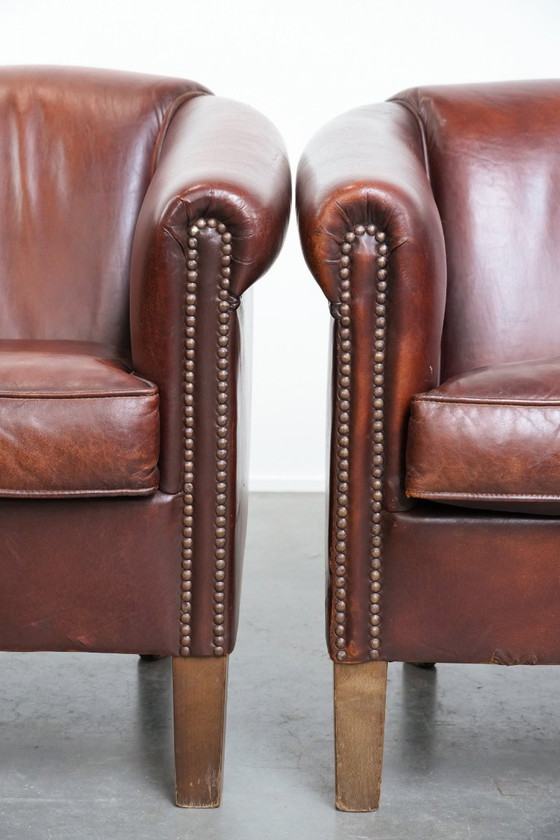 Image 1 of 2 x Vintage schapenleren clubfauteuil met siernagels 