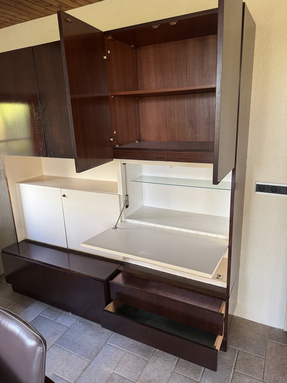 Image 1 of Woonkamerkast 60’er jaren met veel bergruimte. Palissander met witte onderbreking.