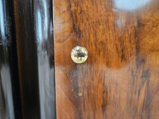 Image 1 of Art Decò bedside tables in walnut burl with pink glass top