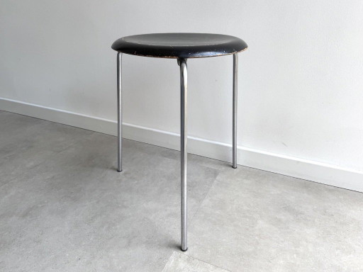 1x Mid-Century-Hocker „Dot“ von Arne Jacobsen für Fritz Hansen, hergestellt in Dänemark (1968) – krukjes (photo 2 of 9)