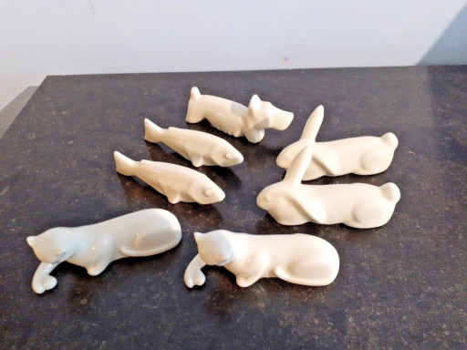 Juego de 7 reposacuchillos de porcelana de animales, perro, gatos, peces, conejos.