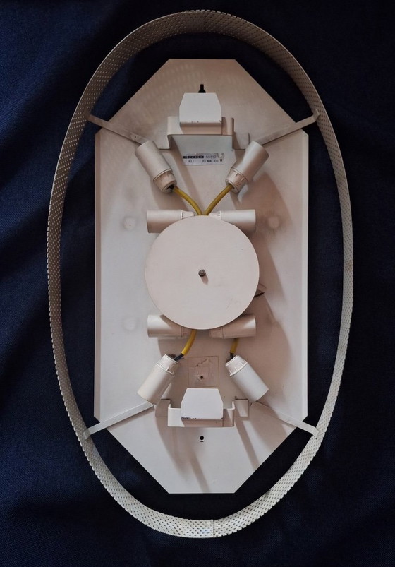 Image 1 of Specchio da parete ovale illuminato Erco di grandi dimensioni in acrilico color ghiaccio fuso, anni '70