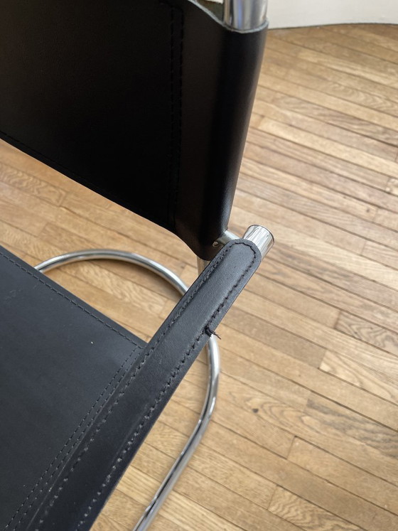 Image 1 of Zwarte tafel en 4 stoelen.