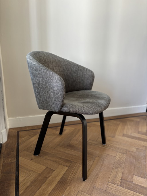 4 chaises Arco closes