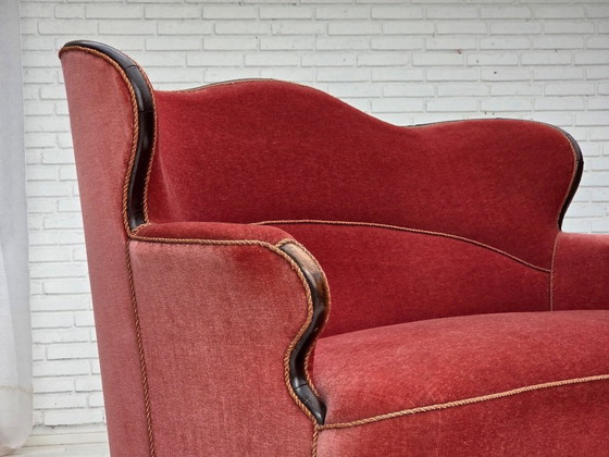 Image 1 of Divano danese a 2 posti, anni '50, velluto rosa salmone, legno di frassino.