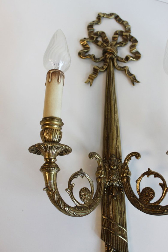 Image 1 of Paire d’appliques murales en bronze doré, Style Louis XVI.