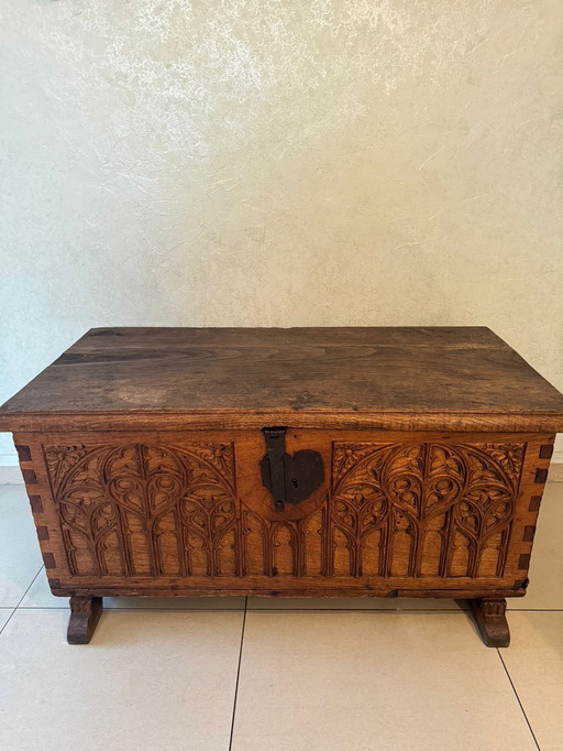 Neo-Gothic chest 1850-1900