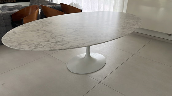 Original Knoll Tulip Oval Dining Table 244x137 By Eero Saarinen In Arabescato Matte Marble In New – Metal (photo 11 of 15)