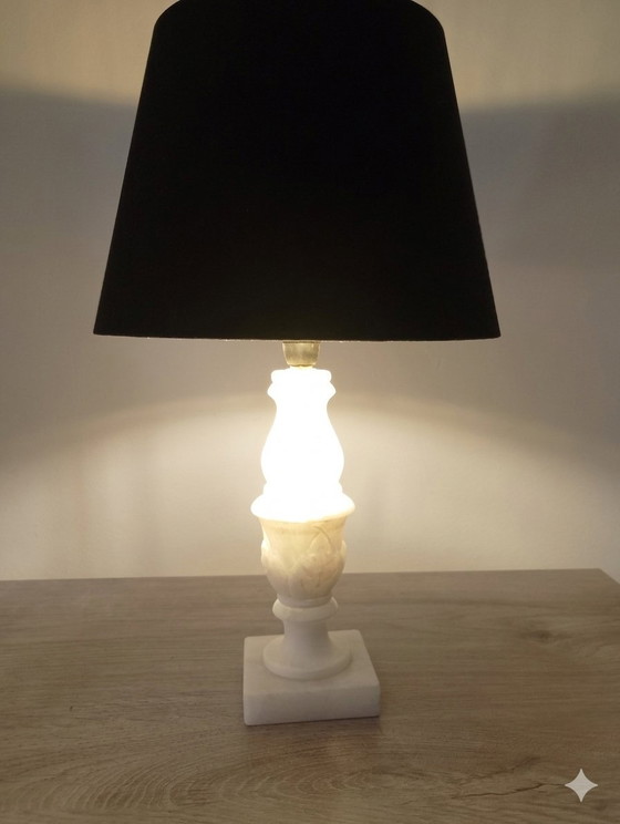 Image 1 of Lampe vintage albâtre véritable sculpté lumineux abat jour noir et or neuf électricité conforme excellent etat