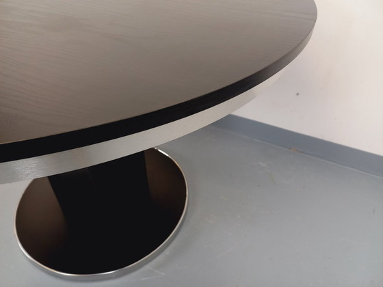 Image 1 of Table ronde de repas vintage en mélaminé esprit bois noir et métal chromé style Space Age / Diner des années 70 avec rallonge in